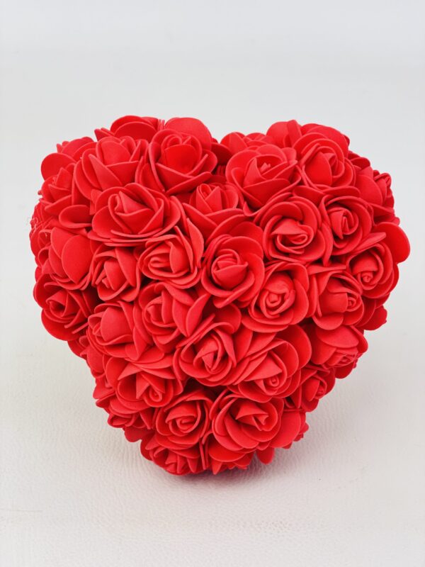 COEUR ROUGE Coeur fleurs de mousse rouge
