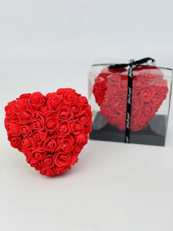 COEUR ROUGE + BOITE Coeur fleurs de mousse rouge